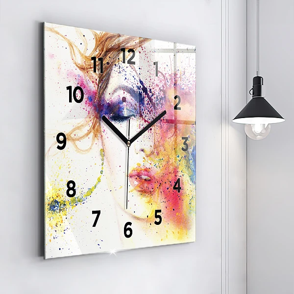 Wanduhr quadratisch mit motiv Porträt einer geheimnisvollen Frau