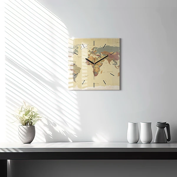 Wanduhr quadratisch mit motiv Weltkarte im Vintage-Stil