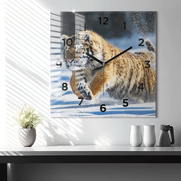 Wanduhr quadratisch Mutiger Schritt vorwärts