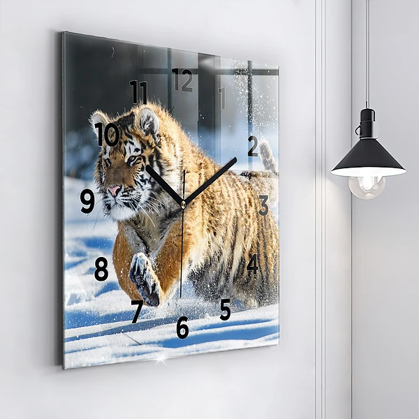 Wanduhr quadratisch Mutiger Schritt vorwärts