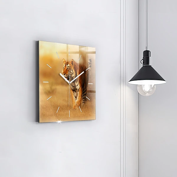 Wanduhr quadratisch mit motiv Tiger jagen