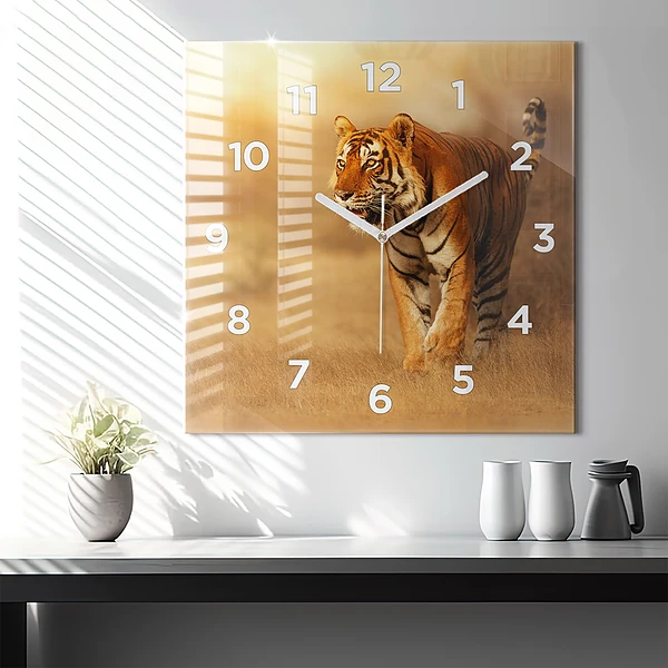 Wanduhr quadratisch mit motiv Tiger jagen