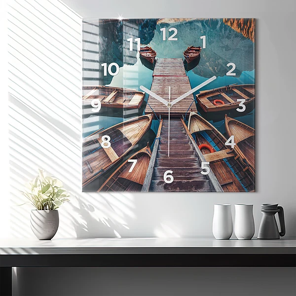 Wanduhr modern quadratisch Plattform und See