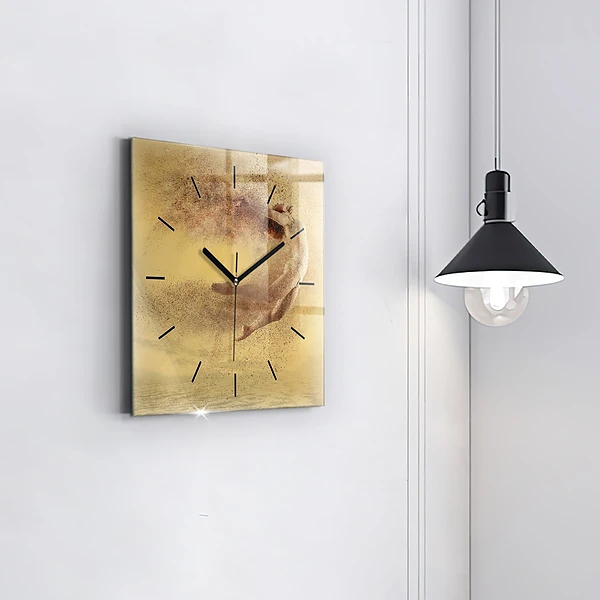 Wanduhr modern quadratisch Frau in Figur