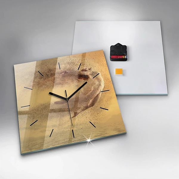 Wanduhr modern quadratisch Frau in Figur