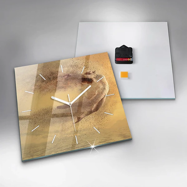 Wanduhr modern quadratisch Frau in Figur