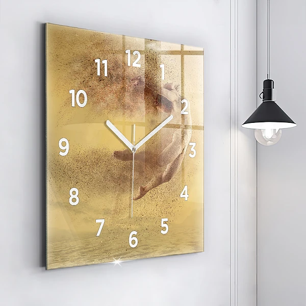 Wanduhr modern quadratisch Frau in Figur