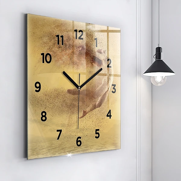 Wanduhr modern quadratisch Frau in Figur