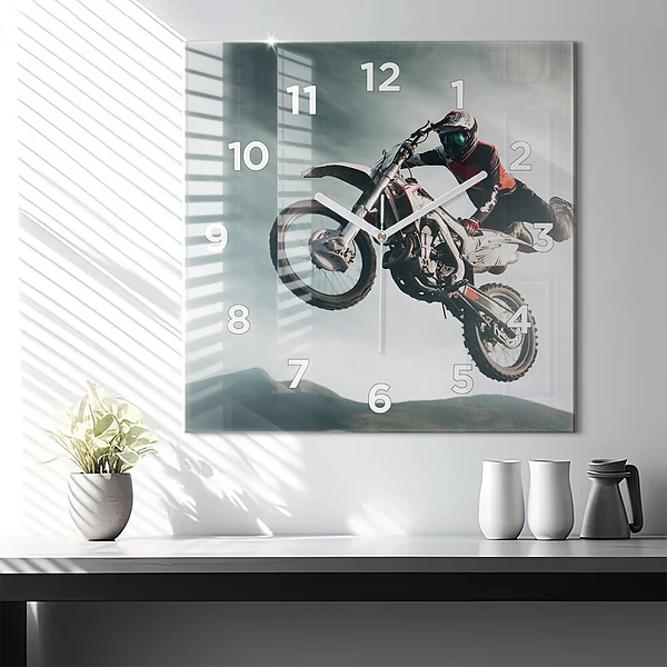 Wanduhr modern quadratisch Motorrad im Adrenalin-Stil