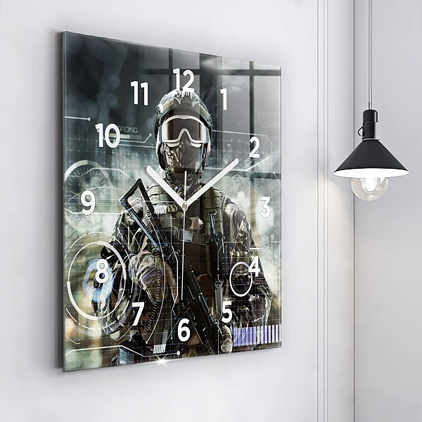 Wanduhr quadratisch mit motiv Soldat mit einem Gewehr