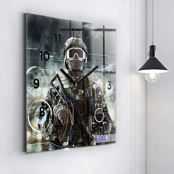 Wanduhr quadratisch mit motiv Soldat mit einem Gewehr