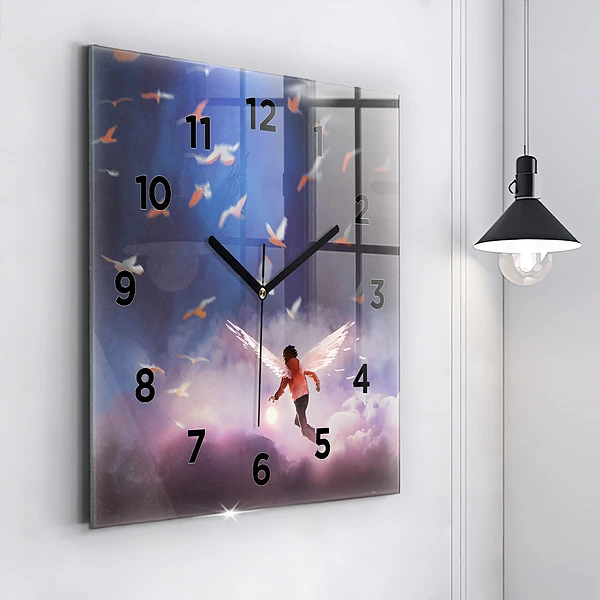 Wanduhr quadratisch mit motiv Junge mit Flügeln