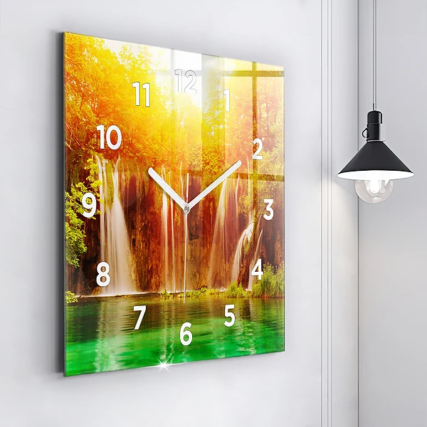 Wanduhr quadratisch mit motiv Blick auf einen Wasserfall