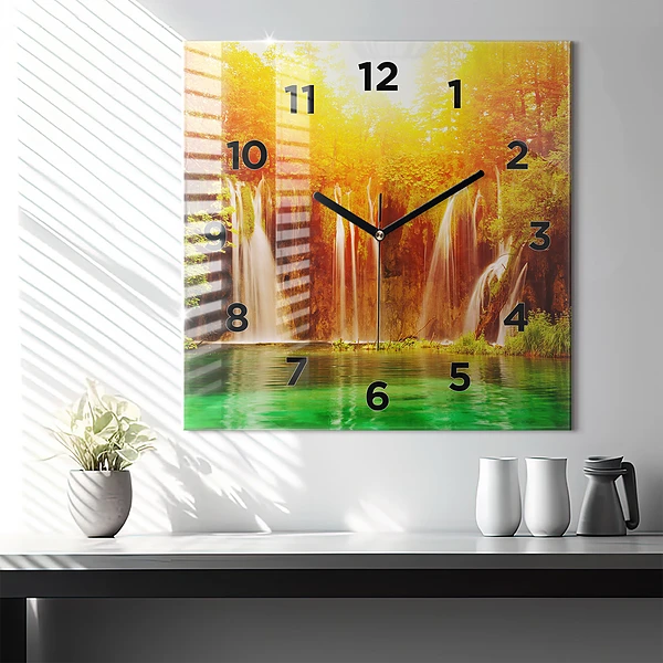 Wanduhr quadratisch mit motiv Blick auf einen Wasserfall