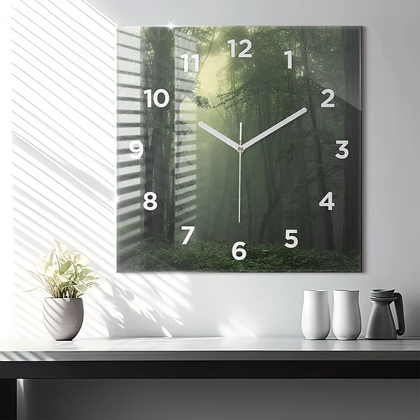 Wanduhr modern quadratisch Nebliger Wald am Morgen