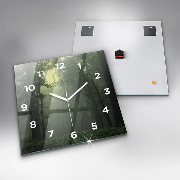Wanduhr modern quadratisch Nebliger Wald am Morgen