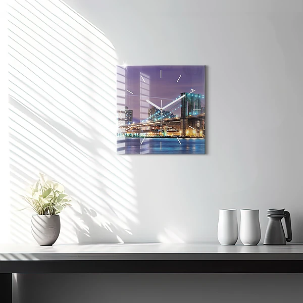 Wanduhr modern quadratisch Brooklyn Bridge und East River