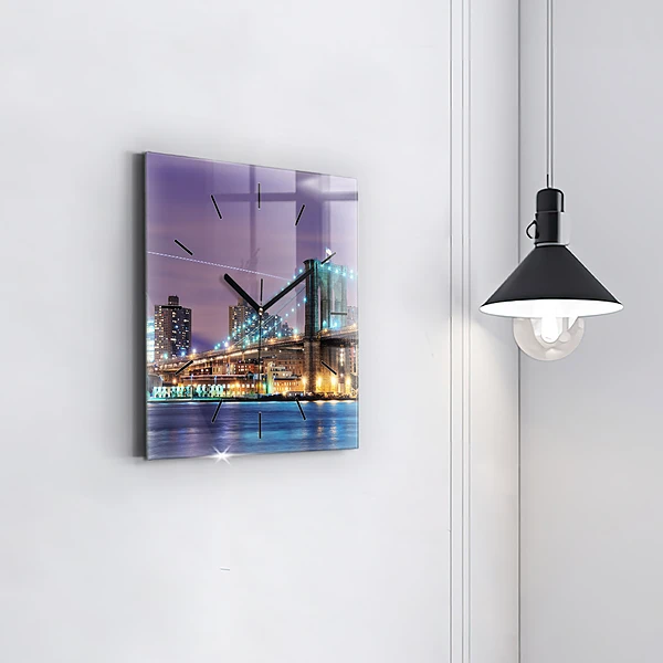 Wanduhr modern quadratisch Brooklyn Bridge und East River