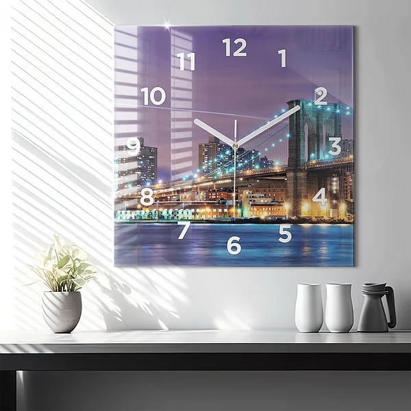 Wanduhr modern quadratisch Brooklyn Bridge und East River