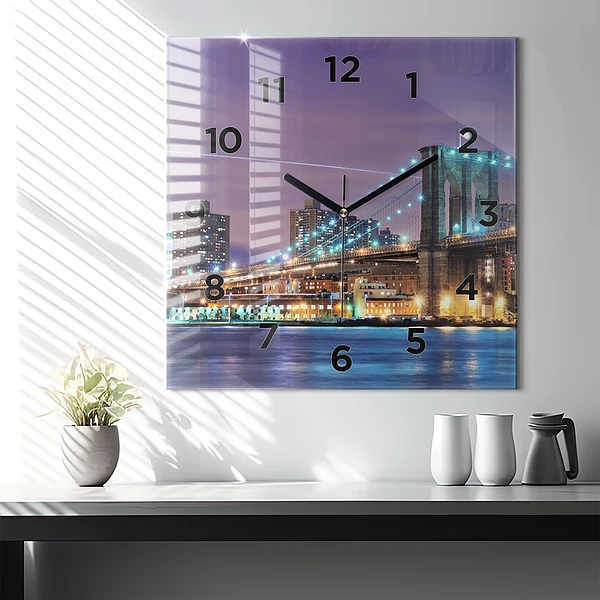 Wanduhr modern quadratisch Brooklyn Bridge und East River