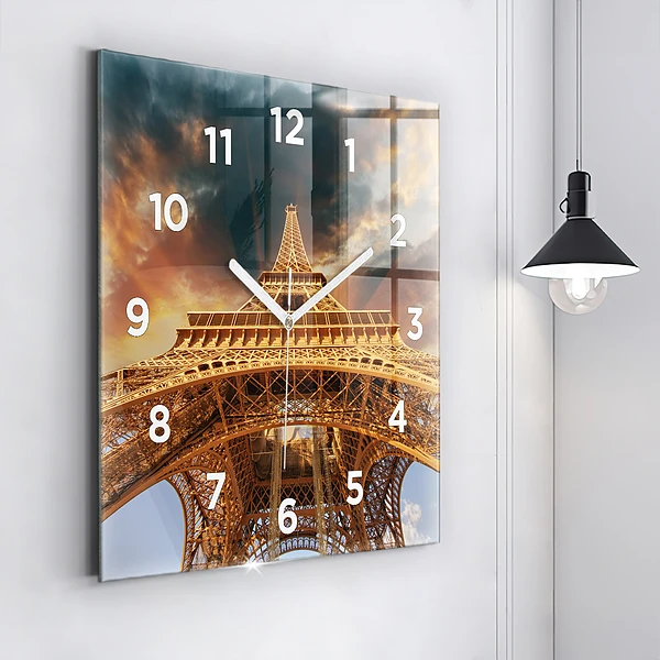 Wanduhr quadratisch Eiffelturm im Sonnenschein