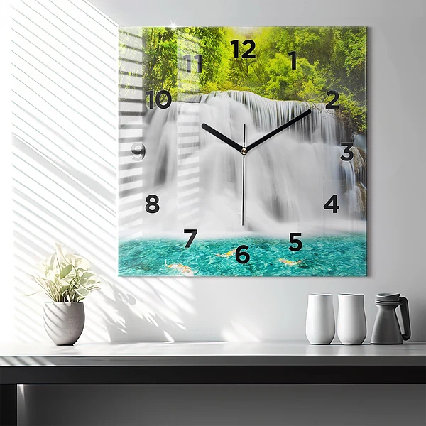 Wanduhr modern quadratisch Wasserfall in Thailand