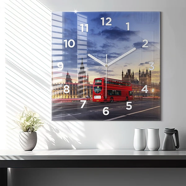Wanduhr modern quadratisch Roter Londoner Bus