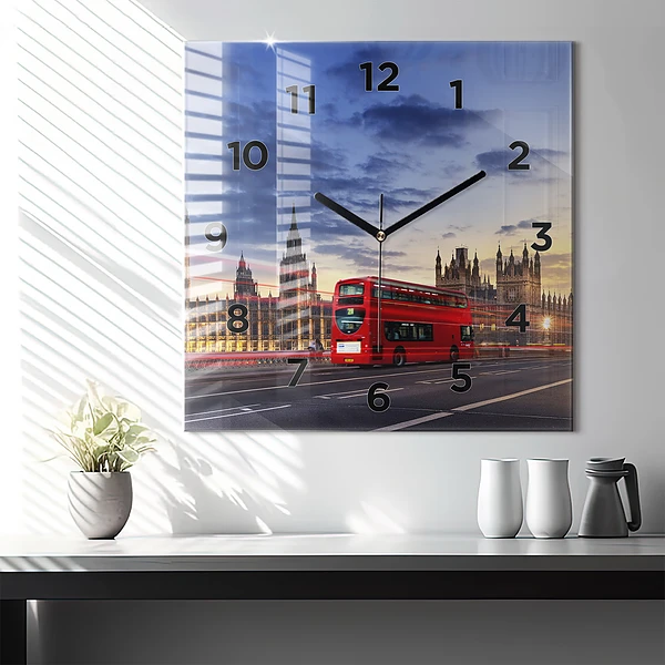 Wanduhr modern quadratisch Roter Londoner Bus