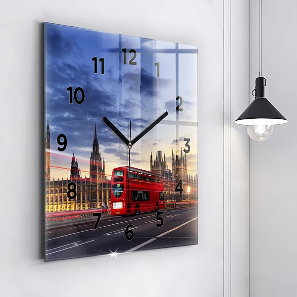 Wanduhr modern quadratisch Roter Londoner Bus