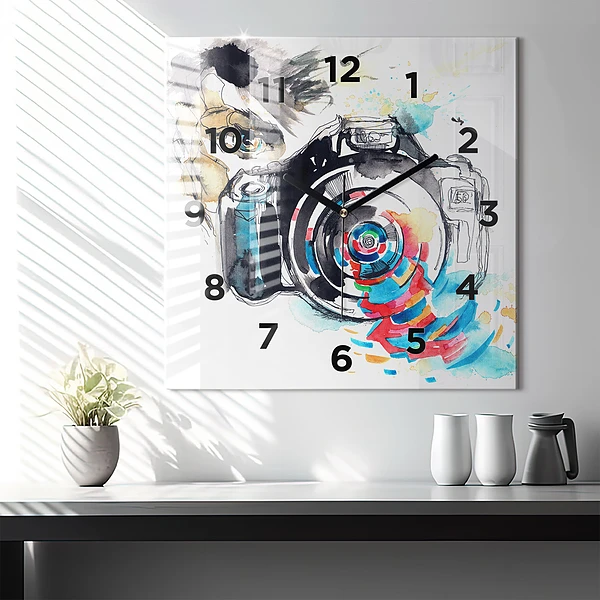 Wanduhr quadratisch mit motiv Fotografin mit Kamera