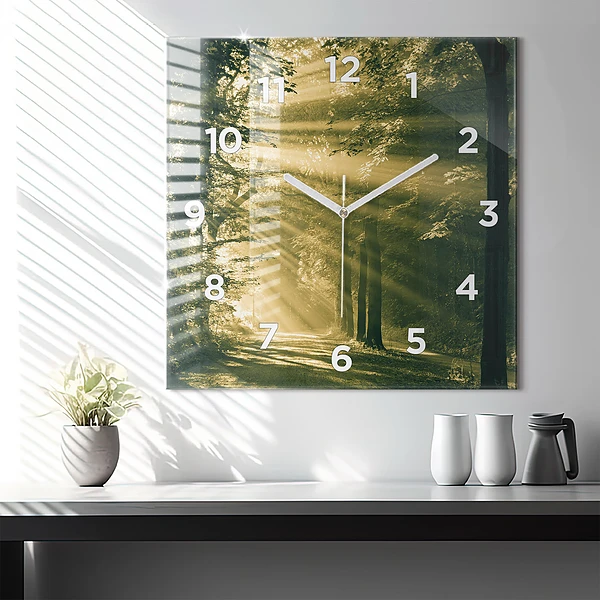 Wanduhr modern quadratisch Sonnenstrahlen Wald