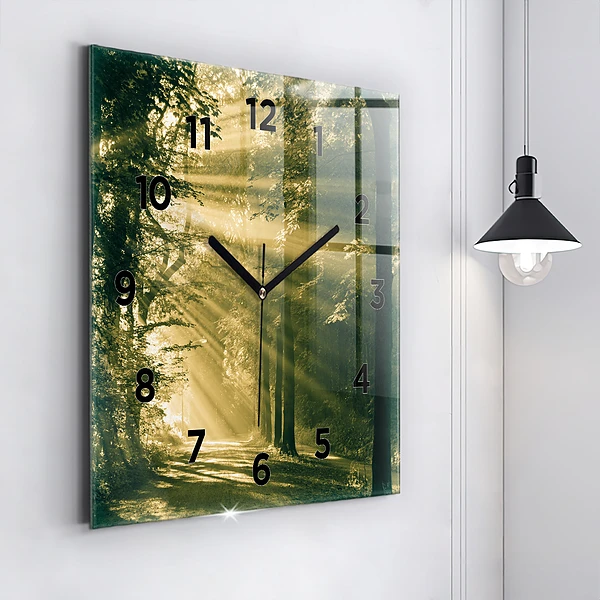 Wanduhr modern quadratisch Sonnenstrahlen Wald