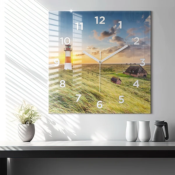 Wanduhr modern quadratisch Leuchtturm