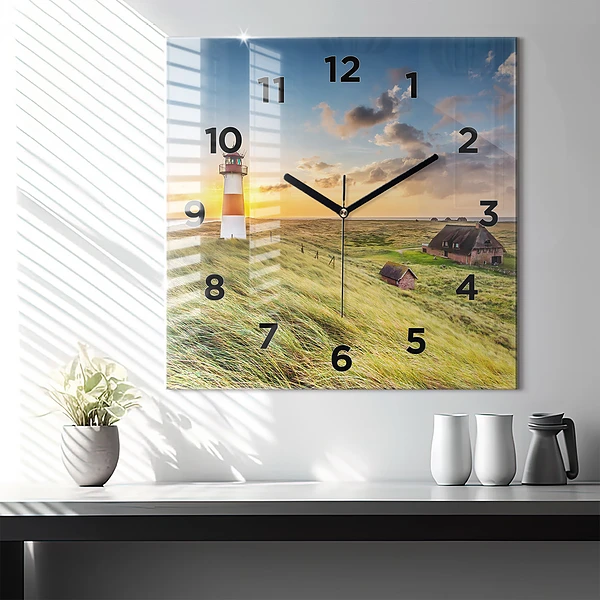 Wanduhr modern quadratisch Leuchtturm