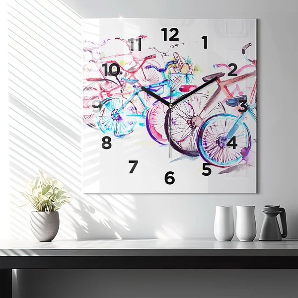 Wanduhr quadratisch mit motiv Farbige Stadtfahrräder
