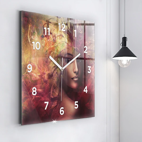 Wanduhr quadratisch Porträt einer Frau
