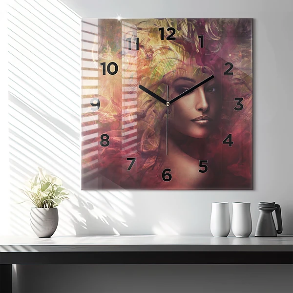 Wanduhr quadratisch Porträt einer Frau