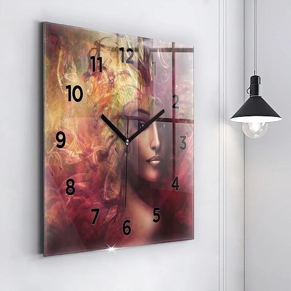 Wanduhr quadratisch Porträt einer Frau