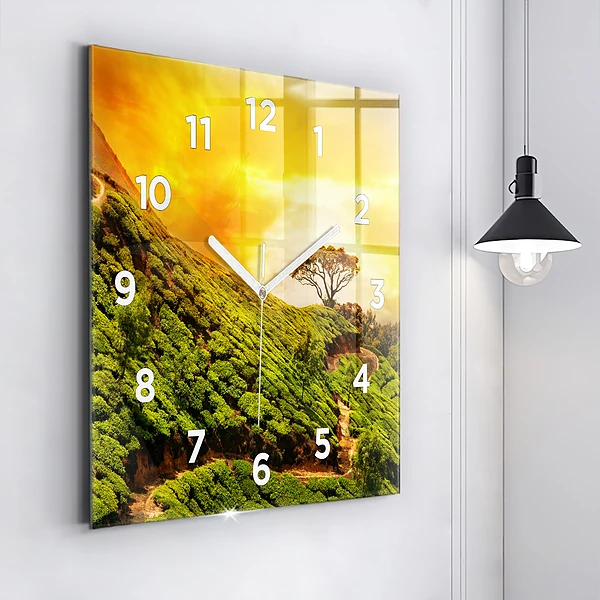 Wanduhr quadratisch mit motiv Tee-Hügel