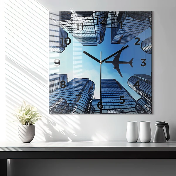 Wanduhr quadratisch mit motiv Flugzeug über Gebäuden