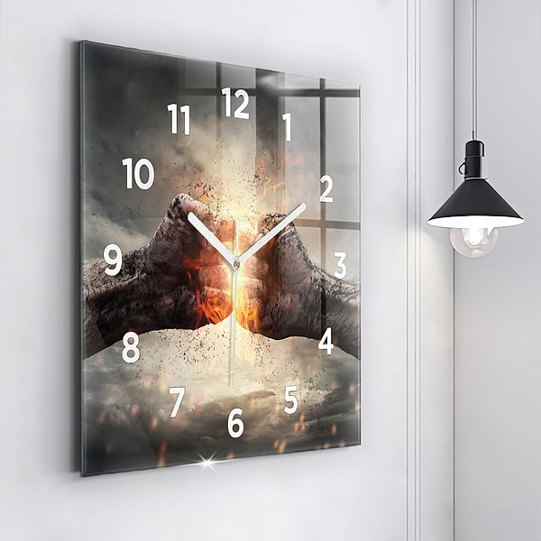 Wanduhr quadratisch mit motiv Fäuste Macht