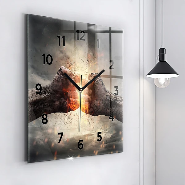 Wanduhr quadratisch mit motiv Fäuste Macht