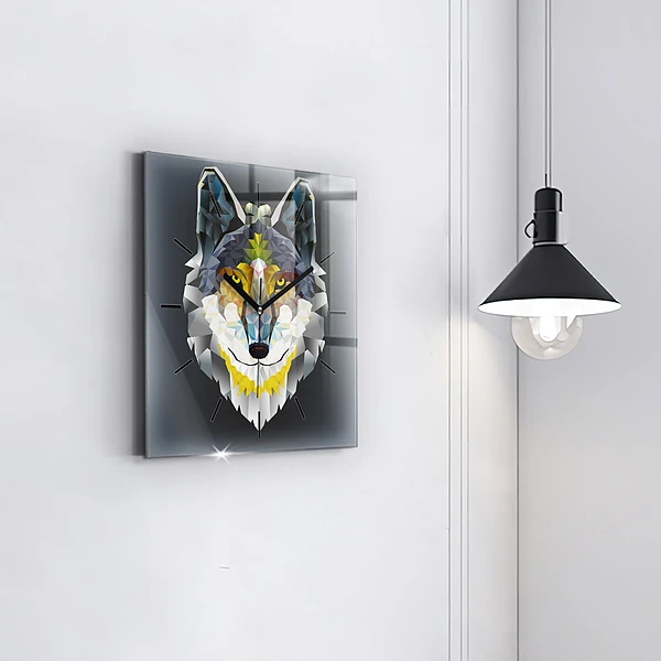 Wanduhr quadratisch Wolfskopf
