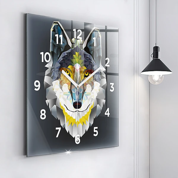 Wanduhr quadratisch Wolfskopf