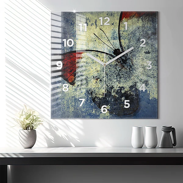 Wanduhr quadratisch Schmetterling im Vintage-Stil