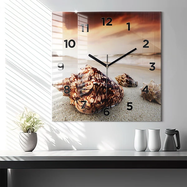 Wanduhr quadratisch Muschel am Strand