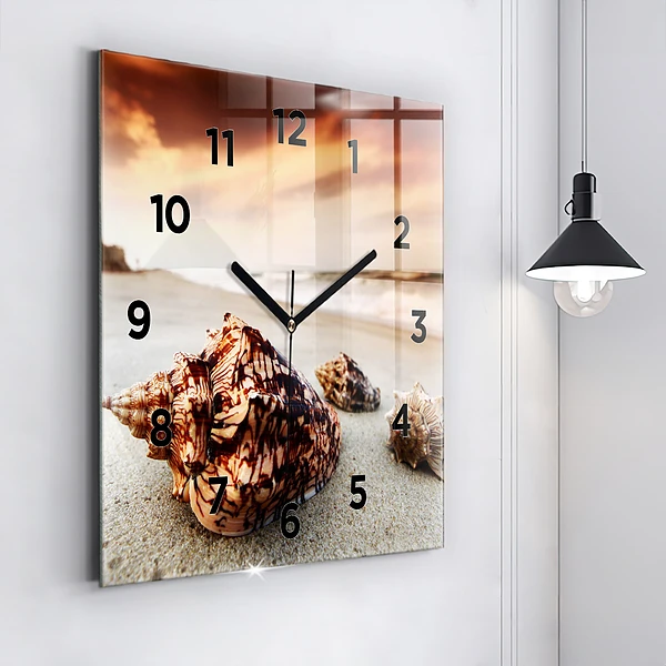 Wanduhr quadratisch Muschel am Strand
