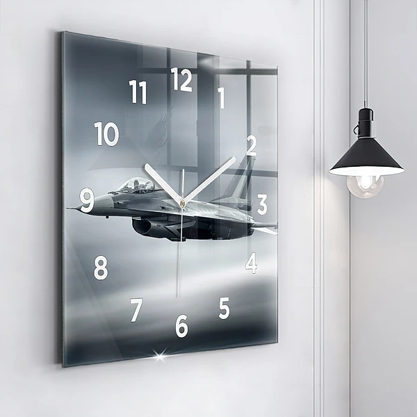 Wanduhr modern quadratisch Militärflugzeug im Flug
