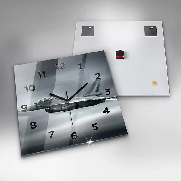 Wanduhr modern quadratisch Militärflugzeug im Flug