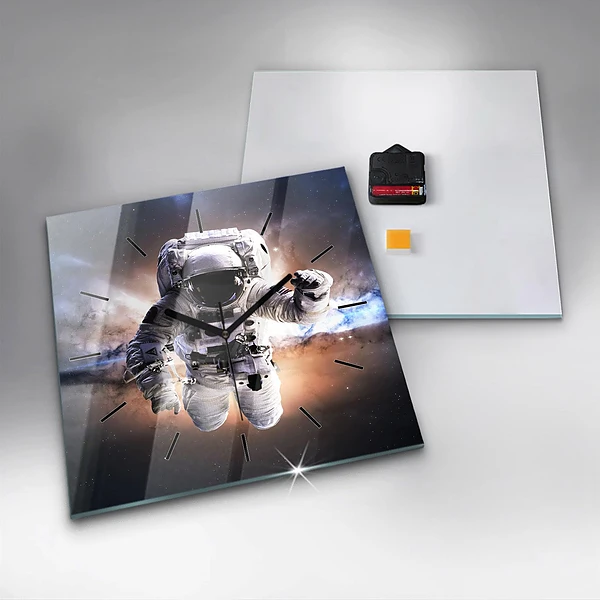 Wanduhr quadratisch mit motiv Astronaut im Weltraum